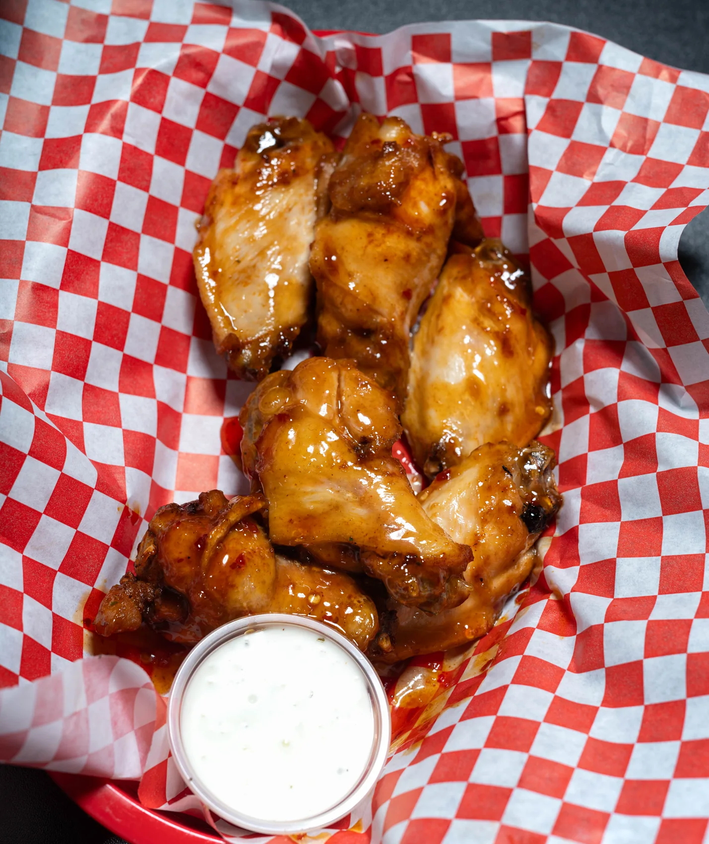Backstreet wings with dipping sauce